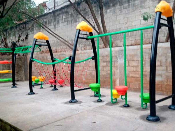 Instalación de parques Infantiles y biosaludables en Fundacion Loyola